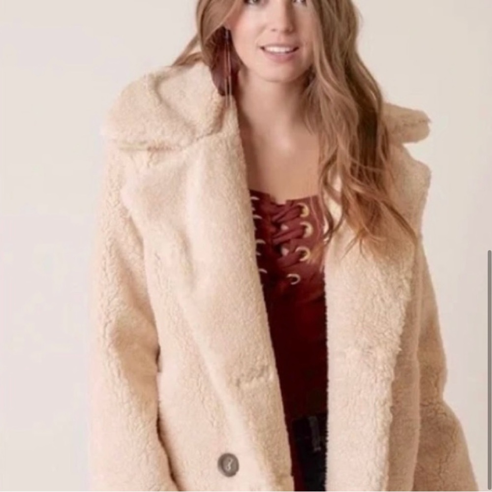 Free people notched Teddy Sherpa oversized peacoat. Size S. Color Oatmeal.